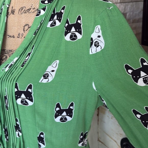 Maeve Anthropologie green composed pin-tuck button down Frenchie Bulldog shirt - Picture 6 of 16